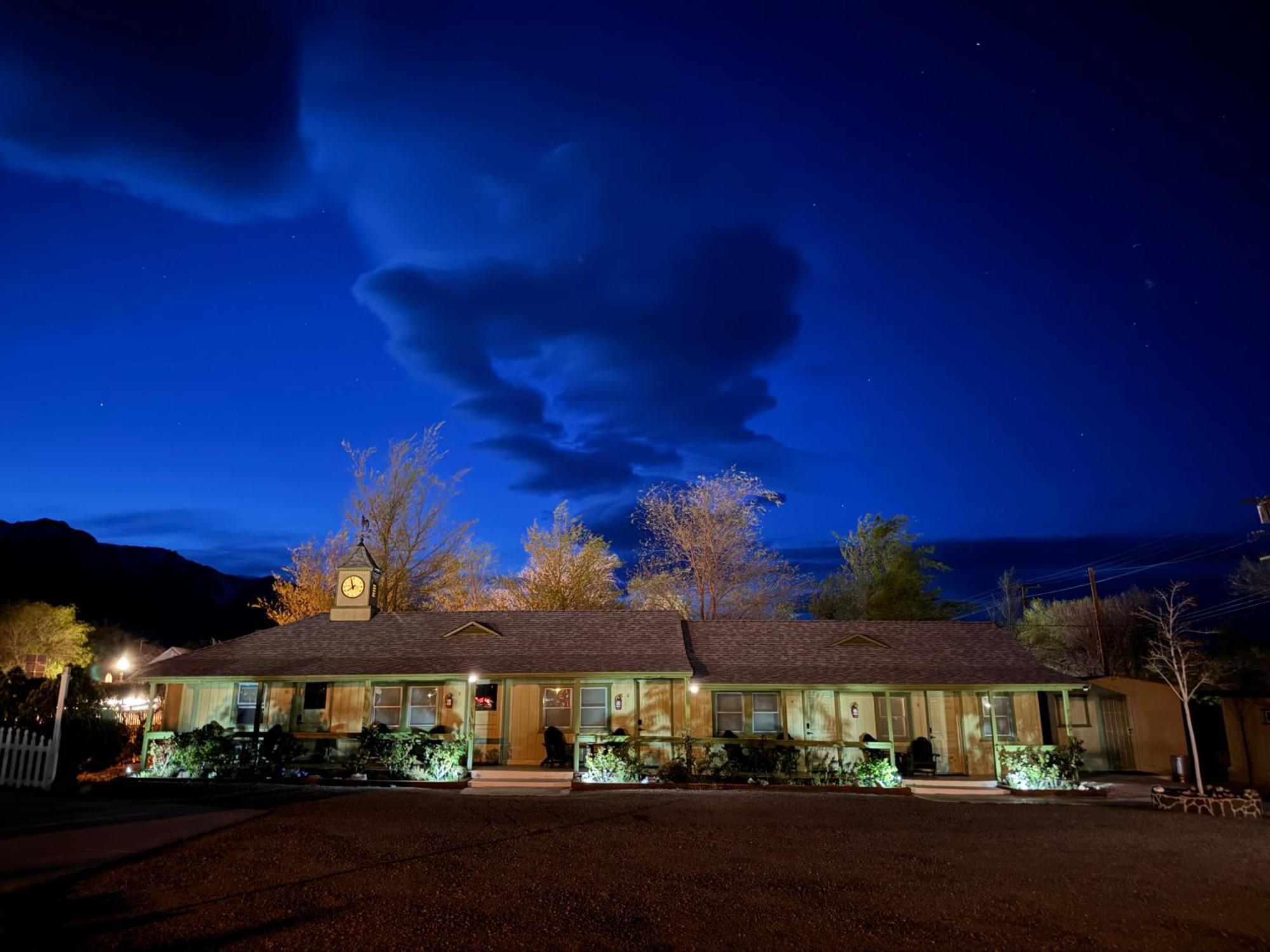 Eastern Sierra Motor Lodge إندبينديس المظهر الخارجي الصورة